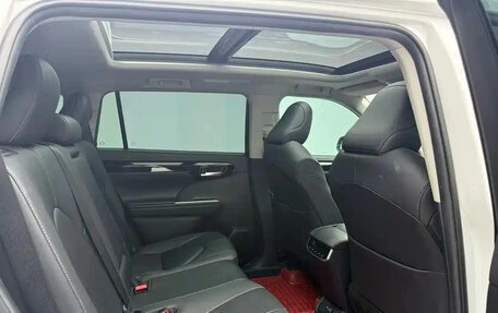 Toyota Highlander, 2022 год, 3 940 000 рублей, 8 фотография