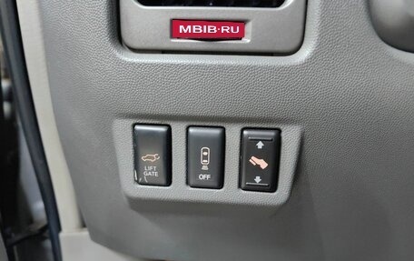 Nissan Armada II, 2003 год, 688 000 рублей, 23 фотография