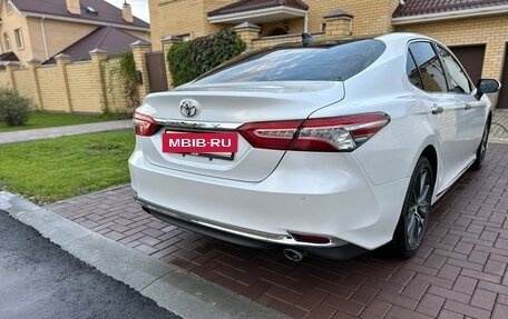 Toyota Camry, 2023 год, 3 550 000 рублей, 2 фотография