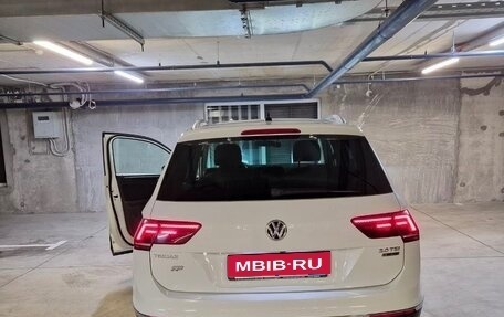 Volkswagen Tiguan II, 2016 год, 2 600 000 рублей, 2 фотография