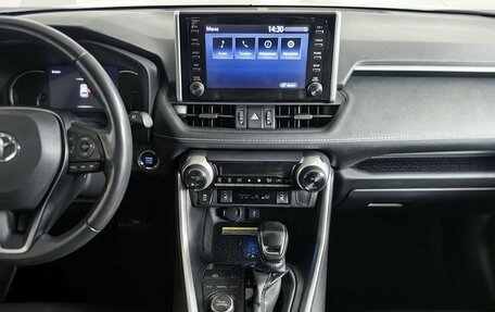 Toyota RAV4, 2021 год, 3 690 000 рублей, 11 фотография