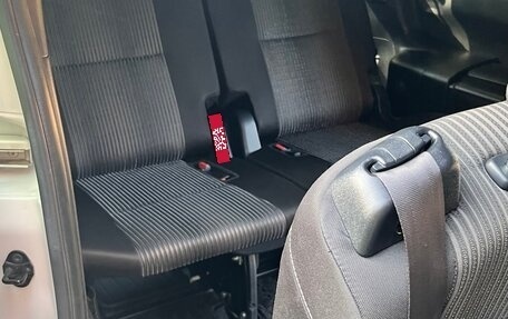 Toyota Voxy III, 2019 год, 3 300 000 рублей, 7 фотография