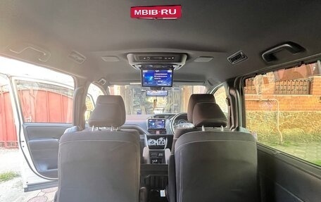 Toyota Voxy III, 2019 год, 3 300 000 рублей, 6 фотография