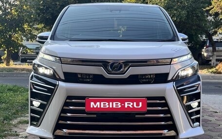 Toyota Voxy III, 2019 год, 3 300 000 рублей, 5 фотография