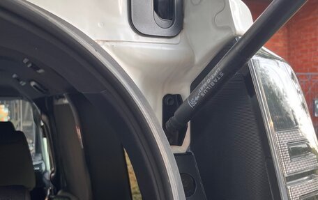 Toyota Voxy III, 2019 год, 3 300 000 рублей, 15 фотография