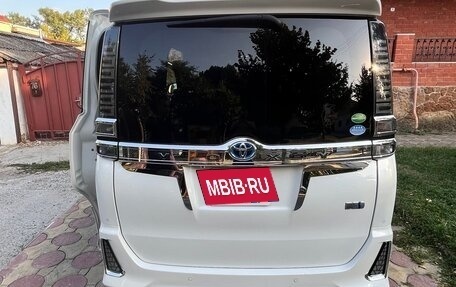 Toyota Voxy III, 2019 год, 3 300 000 рублей, 16 фотография