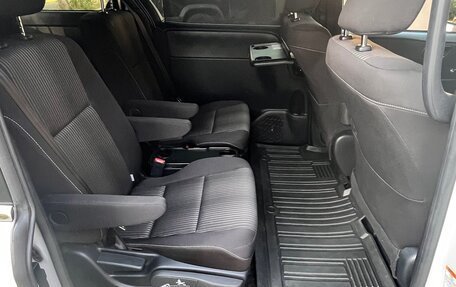 Toyota Voxy III, 2019 год, 3 300 000 рублей, 21 фотография