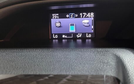 Toyota Voxy III, 2019 год, 3 300 000 рублей, 29 фотография