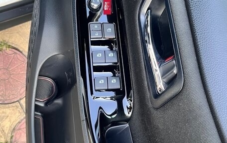 Toyota Voxy III, 2019 год, 3 300 000 рублей, 18 фотография