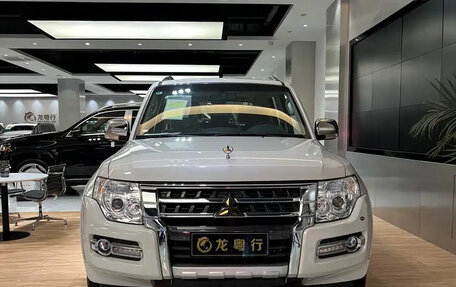 Mitsubishi Pajero IV, 2022 год, 4 281 000 рублей, 2 фотография