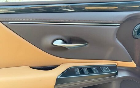 Lexus ES VII, 2021 год, 3 700 000 рублей, 14 фотография