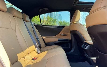 Lexus ES VII, 2021 год, 3 700 000 рублей, 20 фотография