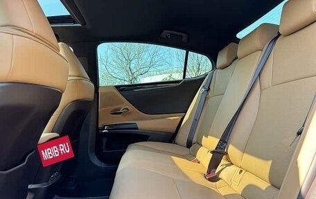 Lexus ES VII, 2021 год, 3 700 000 рублей, 19 фотография