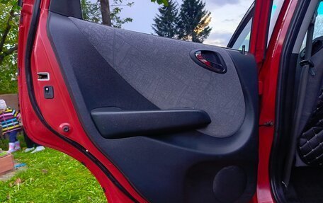 Honda Fit III, 2002 год, 380 000 рублей, 26 фотография