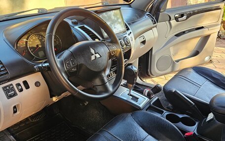 Mitsubishi Pajero Sport II рестайлинг, 2011 год, 2 200 000 рублей, 17 фотография