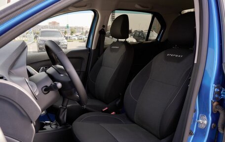 Renault Logan II, 2019 год, 955 000 рублей, 12 фотография