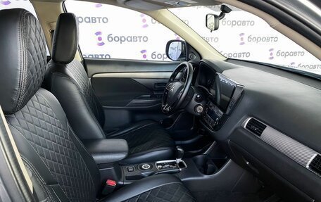 Mitsubishi Outlander III рестайлинг 3, 2015 год, 1 599 000 рублей, 15 фотография