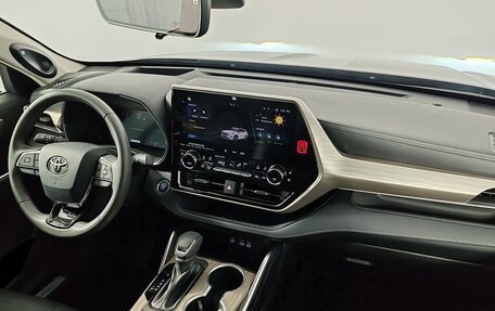 Toyota Highlander, 2024 год, 6 000 000 рублей, 11 фотография