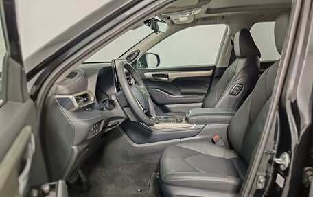 Toyota Highlander, 2024 год, 6 000 000 рублей, 16 фотография