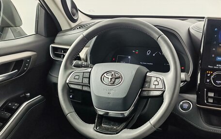 Toyota Highlander, 2024 год, 6 000 000 рублей, 21 фотография