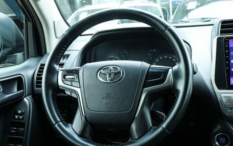 Toyota Land Cruiser Prado 150 рестайлинг 2, 2019 год, 4 850 000 рублей, 15 фотография