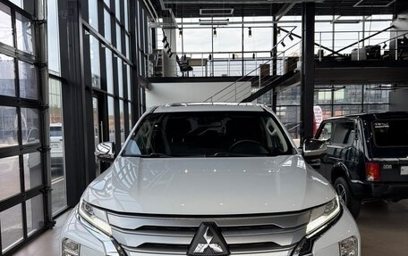 Mitsubishi Pajero Sport III рестайлинг, 2020 год, 3 329 000 рублей, 2 фотография