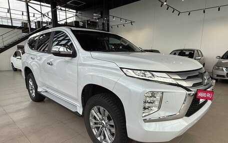 Mitsubishi Pajero Sport III рестайлинг, 2020 год, 3 329 000 рублей, 3 фотография