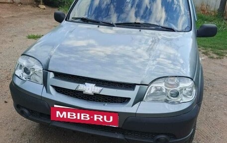 Chevrolet Niva I рестайлинг, 2015 год, 575 000 рублей, 3 фотография
