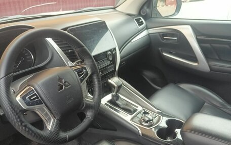 Mitsubishi Pajero Sport III рестайлинг, 2018 год, 2 100 000 рублей, 4 фотография