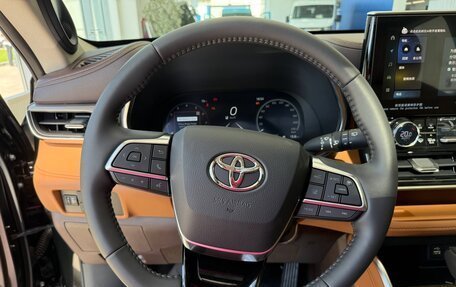 Toyota Highlander, 2025 год, 5 240 000 рублей, 14 фотография