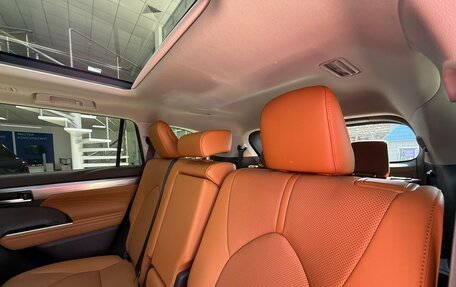 Toyota Highlander, 2025 год, 5 240 000 рублей, 24 фотография