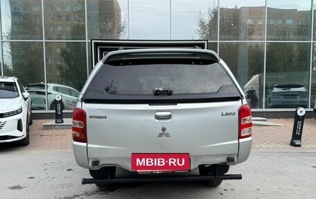 Mitsubishi L200 IV рестайлинг, 2017 год, 1 989 000 рублей, 8 фотография