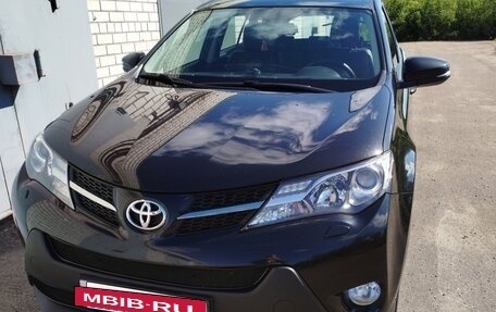 Toyota RAV4, 2015 год, 2 080 000 рублей, 2 фотография