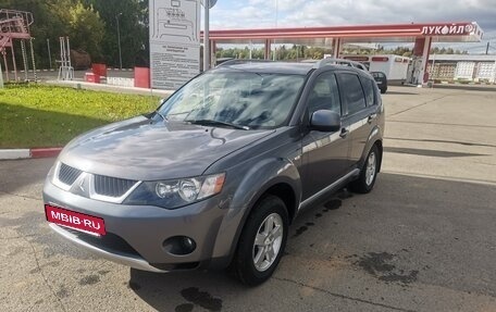 Mitsubishi Outlander III рестайлинг 3, 2007 год, 830 000 рублей, 2 фотография