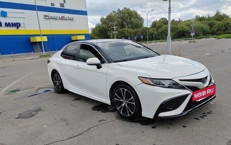 Toyota Camry, 2017 год, 1 870 000 рублей, 6 фотография