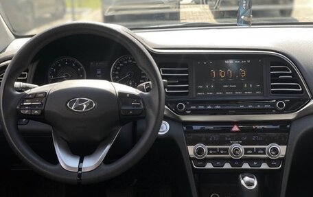 Hyundai Avante, 2019 год, 1 900 000 рублей, 8 фотография