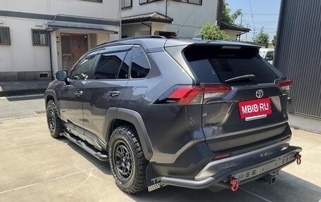 Toyota RAV4, 2022 год, 2 750 000 рублей, 8 фотография