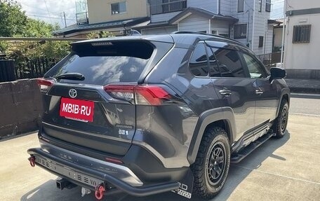 Toyota RAV4, 2022 год, 2 750 000 рублей, 7 фотография