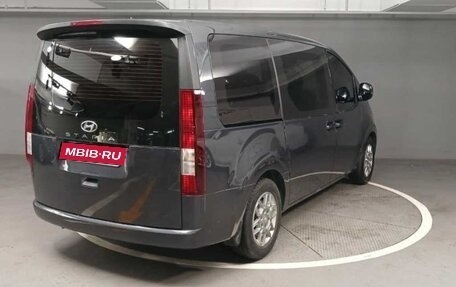 Hyundai Staria, 2021 год, 2 620 000 рублей, 5 фотография