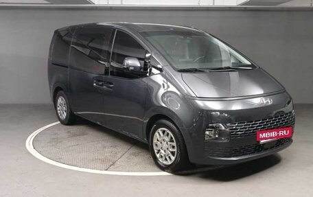 Hyundai Staria, 2021 год, 2 620 000 рублей, 2 фотография