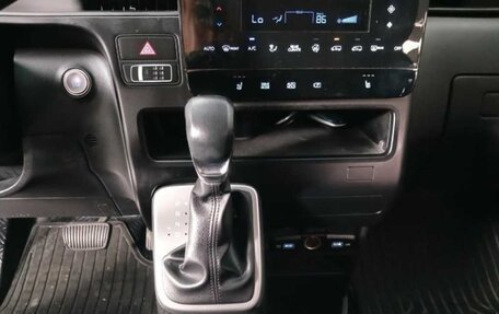 Hyundai Staria, 2021 год, 2 620 000 рублей, 13 фотография