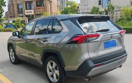 Toyota RAV4, 2022 год, 2 489 000 рублей, 2 фотография