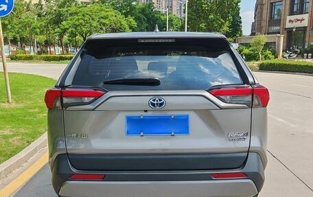 Toyota RAV4, 2022 год, 2 489 000 рублей, 3 фотография