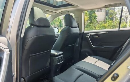 Toyota RAV4, 2022 год, 2 489 000 рублей, 9 фотография