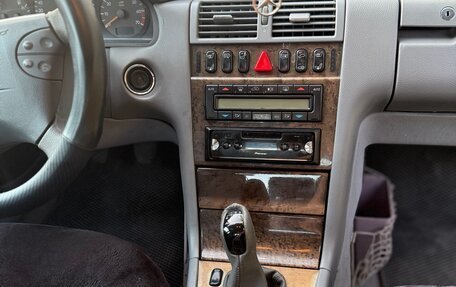 Mercedes-Benz E-Класс, 2001 год, 590 000 рублей, 9 фотография