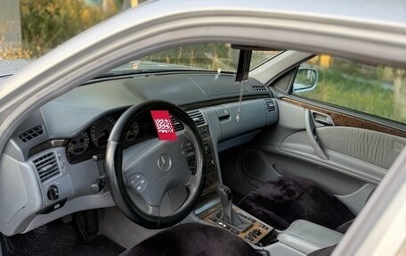 Mercedes-Benz E-Класс, 2001 год, 590 000 рублей, 6 фотография