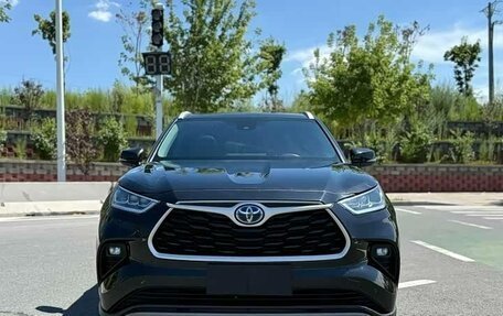 Toyota Highlander, 2022 год, 2 850 006 рублей, 2 фотография