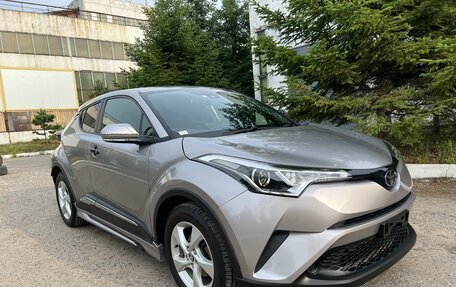 Toyota C-HR I рестайлинг, 2016 год, 1 590 000 рублей, 2 фотография