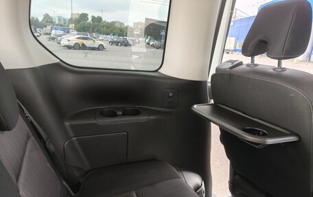 Nissan Serena IV, 2019 год, 1 899 000 рублей, 15 фотография
