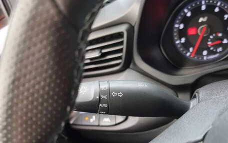 Hyundai Veloster II, 2022 год, 2 354 000 рублей, 16 фотография